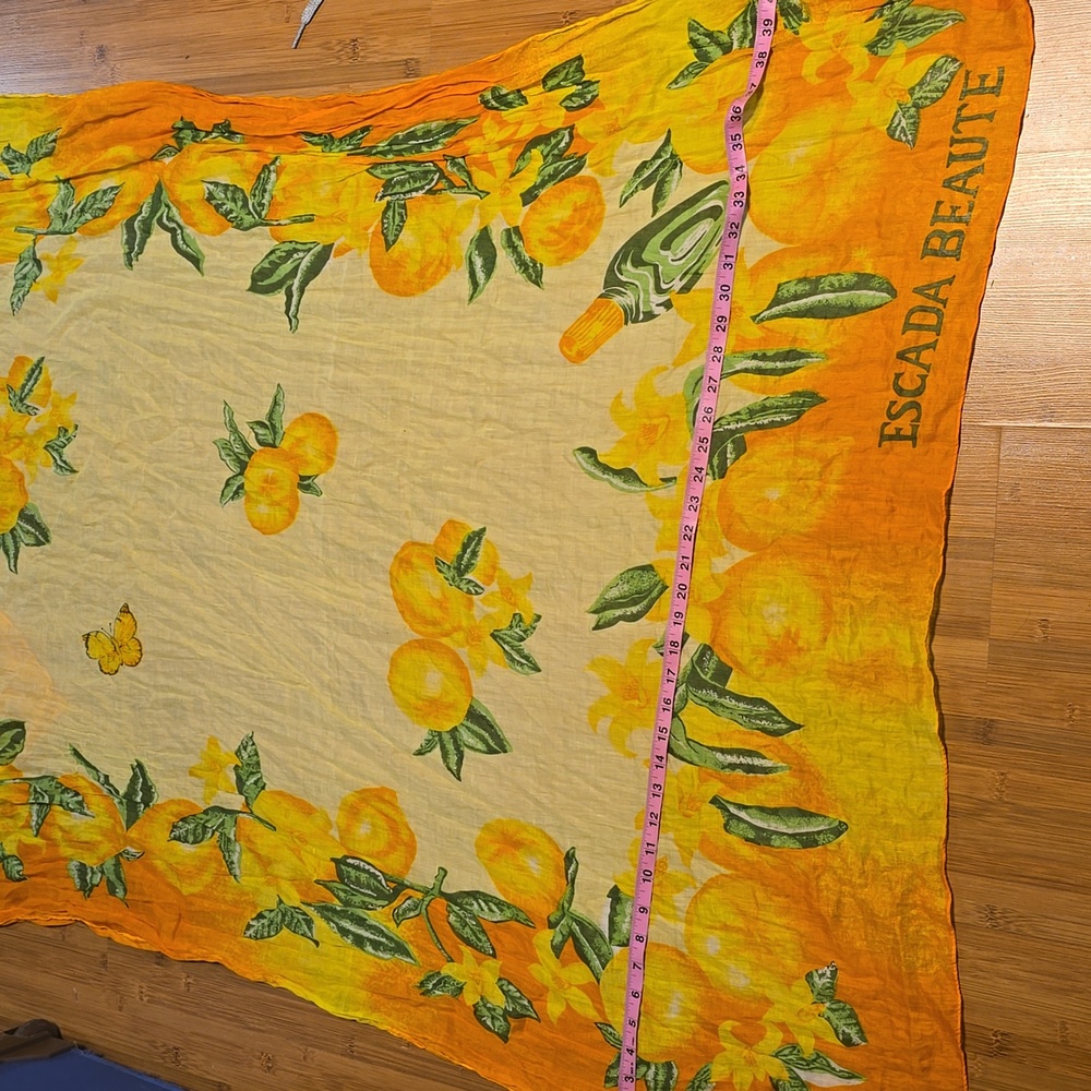 Escada beaute citrus scarf